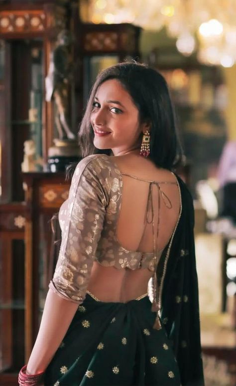 Srinidhi Shetty, South Indian Movie, Movie Industry, Casting Calls, Indian Movie, Bollywood Hairstyles, Beautiful Photoshoot, Beautiful Dresses Short, Beautiful Costumes