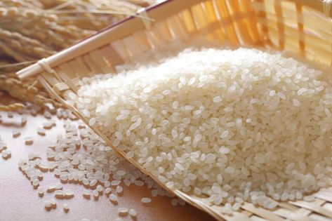 If you’re a fan of Japanese cuisine, you may have heard of Koshihikari rice – a premium short-grain rice that is known for its sweet flavor and sticky texture. But did you know that Koshihikari rice is more than just a delicious ingredient in your favorite sushi rolls? In this article, we’ll take a closer look at what makes Koshihikari rice so special. Temari Sushi, Rice Varieties, How To Make Sushi, Japanese Rice, Rice Balls, First Bite, Food Staples, Sushi Rolls, Sashimi