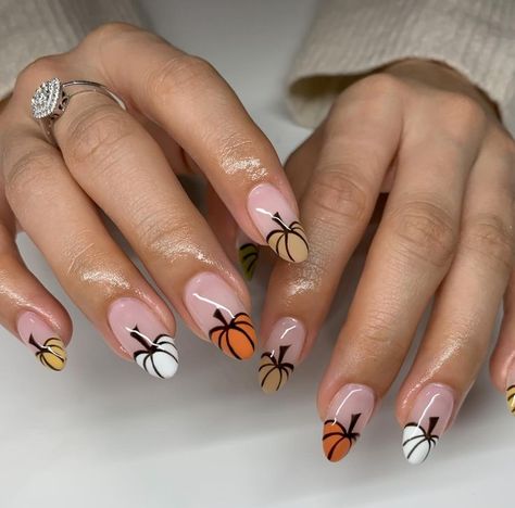 Pumpkin Nails Square, Short Fall Nail Designs Autumn, Pumpkin French Nails, Pumpkin Tip Nails, Thanksgiving Nails French Tip, Short Pumpkin Nails, Snoopy Nails Fall, Pumpkin French Tip Nails, Pumpkin Acrylic Nails