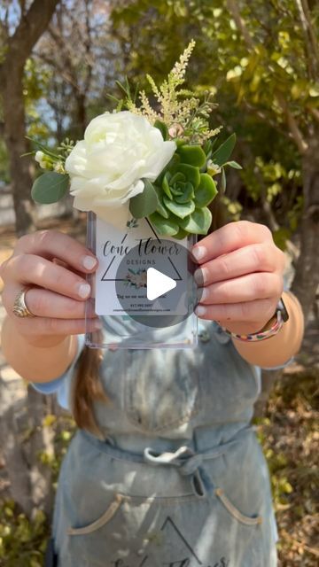 Courtney | Texas Florist on Instagram: "Our take on the viral Pocket Square Boutonniere! Coming soon to our subscription 🤩 The original idea of it being in a sleeve was created from @raburnacres 👏🏻 Shoutout to them for that! Our friends at @brideandbloom_floral and I chatted about it and how we could incorporate a water source and logo. They suggested a sticker (genius) and I suggested wrapping it then stamping it (don’t do this). Trial and Error is key. We did our water source differently but both used the same thing. We tried multiple ways before we figured out what worked best for us! The greatest part of this whole trendy idea is that I collaborated with another florist to see how we could make it our own and better. We’re all in this together so why not work together to make it How To Make A Pocket Boutonniere, Pocket Square Boutonniere, Square Boutonniere, Pocket Boutonniere, Life Goals Future, Water Source, Trial And Error, Future Life, Farm Wedding