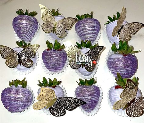 Purple strawberries  gold butterfly glitter strawberries Butterfly Sweet 16, Purple Strawberry, Purple Chocolate, Birthday Sweets, Chocolate Crafts, Chocolate Covered Pretzel Rods, Chocolate Covered Marshmallows, Strawberry Dip, Chocolate Hearts