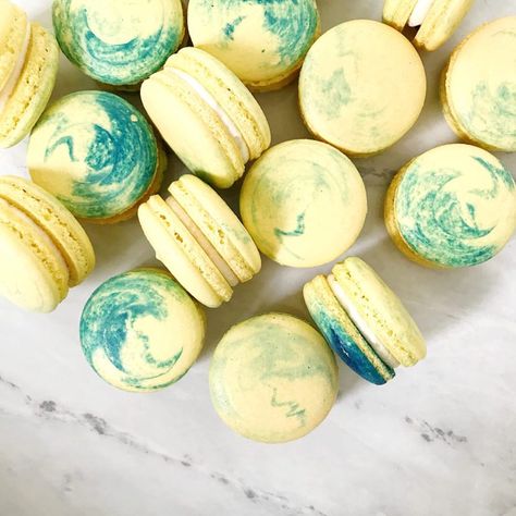 Michelle's Macarons, Macaron Filling Recipe, Easy French Macaron Recipe, Macaron Tutorial, Cheesecake Macarons, Macaron Ideas, Lemon Macaroons, Beginner French, French Macaroon Recipes