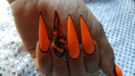 Black And Orange Nails Fall, Halloween Nail Designs Stiletto, Halloween Nail Designs Orange And Black, Orange Nails Stiletto, Orange Stiletto Nails Designs, Orange Stiletto Nails, Stiletto Nail Art Fall, Halloween Stiletto Nails, Stiletto Halloween Nails