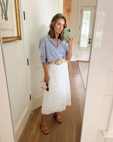 Julia Berolzheimer Daily Look featuring Julia wearing Frank & Eileen shirt, Reformation skirt, Sezane belt, Illesteva sunglasses, and Emme Parsons sandals. Fancy Skirts, Stylish Outfits For Women Over 50, Julia Berolzheimer, Fashion Capsule, Cute Spring, Classic Outfits, Daily Look, Spring Summer Outfits, Summer Outfits Women