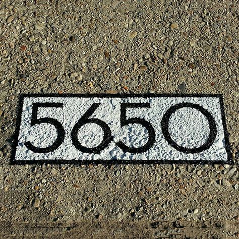 modern house numbers - curb stencil - Palm Springs typeface #modernhousenumbers #curbstencil #curbnumbers #curbappeal #DIYcurbnumbers #moderncurbnumbers Paint Curb Numbers, Curb Number Painting, Curb Number Painting Ideas, Curb Painting Address Ideas, Curb Numbers, House Number Ideas Outdoor, Garage Shoes, Driveway Paint, Cement Driveway