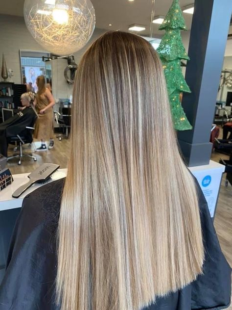 Straight Blonde Hair Balayage, Light Brown To Blonde Balayage Straight Hair, Baby Lights Rubio, Brown To Blonde Balayage Straight Hair, Blonde Balayage On Straight Hair, Straight Blonde Balayage, Baby Highlights Blonde, Bronde Balayage Straight Hair, Blonde Highlights Straight Hair