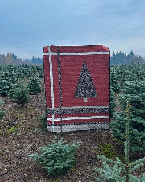 Sisters Quilt Shop on Instagram: "My friend Kaycee @sewandsew.quilting.co is launching a new pattern today! I was lucky enough to get to pattern test for her and it was such a fun & fast make 🌲 Go check out her page to see the super cute scrappy tree version she just made! #urbanpinequilt is available now!" Christmas Tree Quilt Pattern, Tree Quilt Block, Tree Quilt Pattern, Sew Christmas, Cabin Vibes, Christmas Tree Quilt, Large Christmas Tree, Large Tree, Holiday Quilts