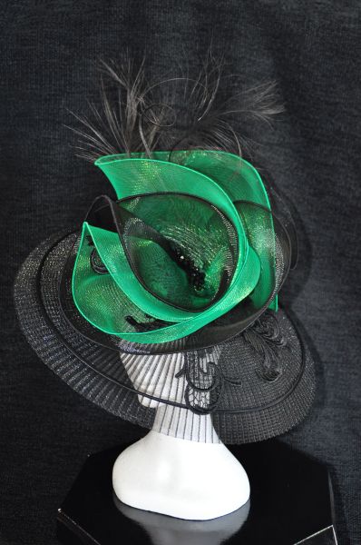 Pleated crinoline brim hat with crinoline waves by LYNDA DWYER NINNESS #millinery #HatAcademy Modern Hat, Large Brim Hat, Mad Hatter Hats, Types Of Hats, Head Pieces, Wearing A Hat, Fascinator Hats, Beautiful Hats, Purple Fashion