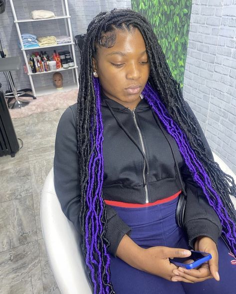 Black And Purple Soft Locs, Purple Soft Locs, Soft Locs Peek A Boo, Black Girls Hairstyles Weave, Hairstyles Weave, Hair Color For Dark Skin, Cute Box Braids, Soft Locs, Braids Ideas