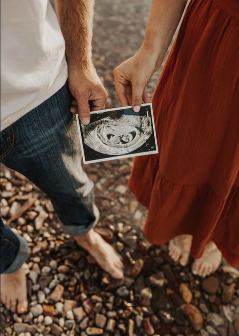 Ultrasound Pictures Announcement, Instagram Pregnancy Announcement, Baby Announcing Ideas, Pregnancy Announcement Photography, Baby Announcement Ideas, Pregnancy Announcement Pictures, J Photo, Pregnancy Announcement Photoshoot, Baby Announcement Photoshoot