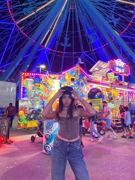 Fair Outfit Ideas Carnival Aesthetic, The Fair Outfits, Fright Fest Six Flags Outfit, Cute Outfits For The Fair, Town Fair Outfit, Fair Aesthetic Outfits, Funfair Outfit Ideas, Fair Instagram Pictures, Cute Fair Outfits