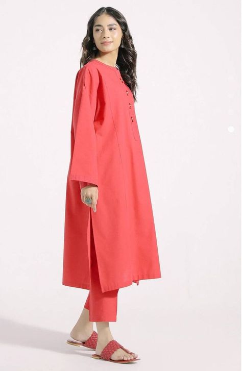 Red Shalwar Kameez, Plain Shalwar Kameez, Women Winter Dresses, Decent Dresses, Khaadi Kurta, Suits Design Latest, Red Colour Dress, Suit Indian, Salwar Neck Designs