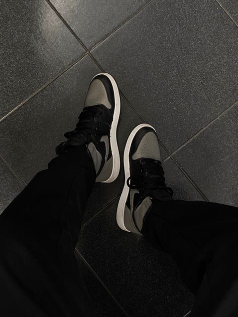 Air jordan 1 shadow 
Black and grey sneakers 
Black outfit idea Jordan 1 Shadow Outfit, Air Jordan Retro High, Shadow Outfit, Air Jordan 1 Shadow, Jordan 1 Shadow, Jordan Logo Wallpaper, Jordan Logo, Logo Wallpaper, Air Jordan Retro