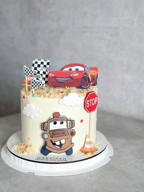 Cars 3 Cake Ideas, Mcqueen Theme Cake, Cars Theme Birthday Party Cake, Bolo Mcqueen, Mcqueen Birthday Theme, Cake Mcqueen, Cars Torte, Pastel Cars, 2nd Birthday Cake Boy