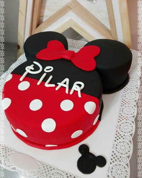 Mickey Mouse Head Cake, Mickey Head Cake, Mickey Mouse And Minnie Mouse Cake, Minnie Mouse Shaped Cake, Easy Mini Mouse Cake, Mickey And Minnie Cake Ideas, Minnie Mouse Cake Easy, Easy Minnie Mouse Cake, Minnie Mouse Head Cake