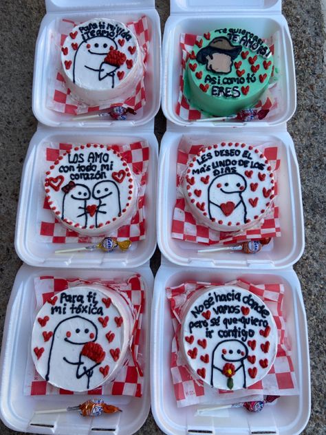 Cake Ideas Hello Kitty, Pasteles San Valentin Ideas Mini Cakes, Lunch Box Cake Ideas, Box Cake Ideas, Lunch Box Cakes, Lunch Box Cake, Cake Meme, Comic Cake, Cake Bento