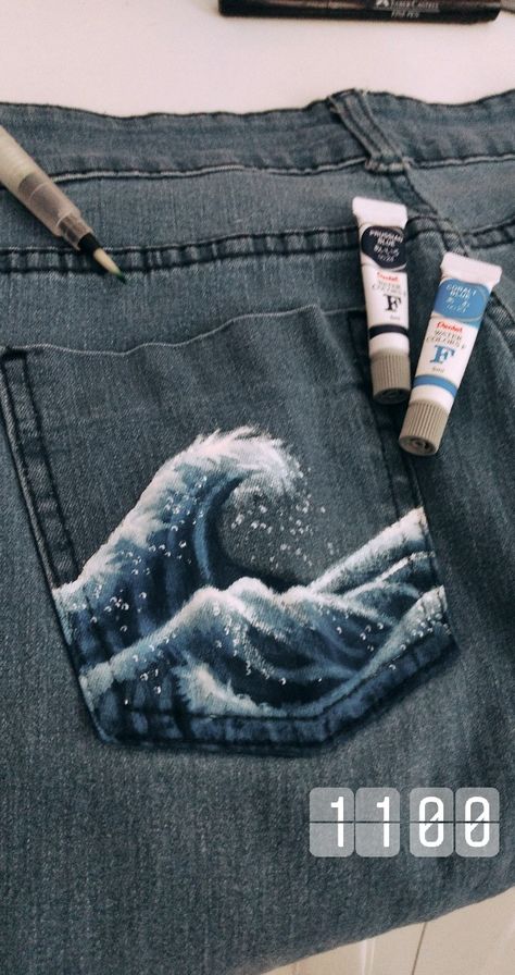 Denim Jacket Diy Paint, Jean Jacket Diy, Bleaching Clothes, Painting Waves, Surfergirl Style, Jeans Drawing, Diy Denim Jacket, Painted Clothes Diy, Fabric Painting On Clothes