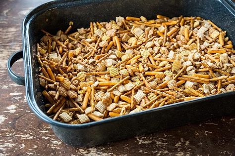 Nuts And Bolts Recipe, Pantry Snacks, Homemade Chex Mix, Chex Mix Recipes, Snack Mix Recipes, Chex Mix, Night Snacks, Jalapeno Poppers, Easy Slow Cooker