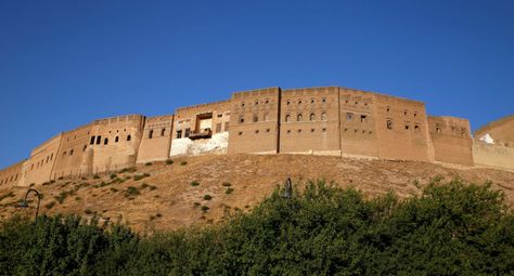 The Erbil Citadel is built on layer-upon-layer of the ancient city dating from the earliest times of Mesopotamia in Northern Iraq. Erbil Castle, Castle In The Desert, Akkadian Empire, Medieval Arabic City, Famous Castles Around The World, Almourol Castle, Ancient Pyramids, Ancient Mesopotamia, Alexander The Great