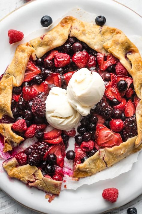 Berry Galette Recipe, Berry Galette, Blueberry Galette, Peach Kitchen, Bbq Desserts, Galette Recipe, Frozen Berries, Berry Pie, Strawberry Blueberry