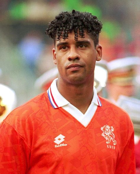 Frank Rijkaard Frank Rijkaard, Curly Hair Men, Vintage Football, Football Players, Mens Hairstyles, All Star, Holland, Curly Hair Styles, Football