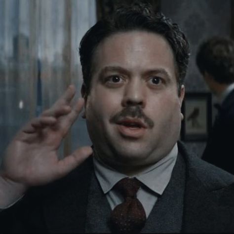 Jacob Fantastic Beasts, Jacob Kowalski Aesthetic, Fantastic Beasts Aesthetic, Dan Fogler, Jacob Kowalski, Fantastic Beasts Characters, Fantastic Beasts Book, Cerulean Sea, Fantastic Beasts 2