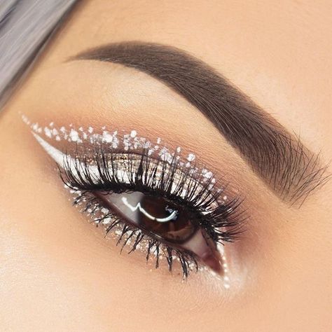 Vanilla Eyeshadow, White Eyeliner Makeup, Pageant Makeup, Make Up Designs, Angel Makeup, White Eyeshadow, Christmas Makeup Look, Dipbrow Pomade, White Eyeliner