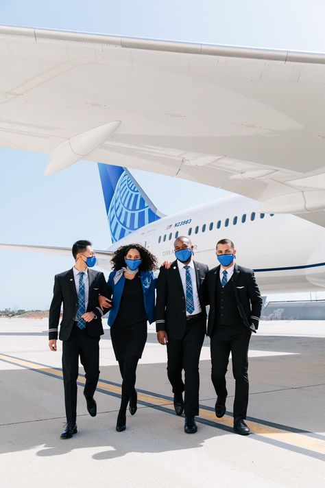 United Flight Attendant, Airlines Aesthetic, United Airlines Flight Attendant, Crew Photoshoot, American Airlines Flight Attendant, Manifestation 2024, Sky Goddess, Airline Attendant, Photo Avion