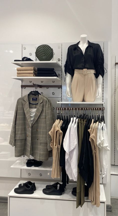 Planogram Visual Merchandising, Visual Merchandising Ideas Clothing Store Displays, Visual Merchandising Displays Clothing, Boutique Store Displays, Visual Merchandising Fashion, Store Plan, Clothing Store Displays, Clothing Store Interior, Visual Merchandising Displays