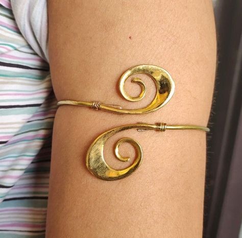 Upper Arm Cuff Arm Band Spiral Handmade Made of Brass, Jewelry - Etsy Arm Bands Jewellery, Earthy Gold Jewelry, Arm Cuff Jewelry, Gold Arm Cuff, Upper Arm Cuff, Upper Arm Cuffs, Earthy Jewelry, Jewelry Metal, Dope Jewelry