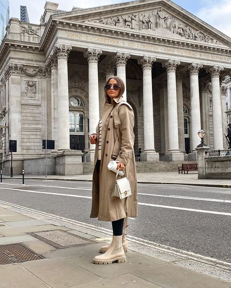 White Chunky Boots Outfit, Beige Ankle Boots Outfit, Taupe Boots Outfit, Cream Boots Outfit, Chunky Boots Outfit, Beige Boots Outfit, Beige Chelsea Boots, Trench Outfit, White Jeans Winter