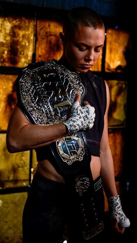 Rose Namajunas Thug Rose Namajunas, Rose Mma, Thug Rose, Rose Namajunas, Mma Girls, Ufc Women, Black And White People, Kickboxing Workout, Ufc Fighters