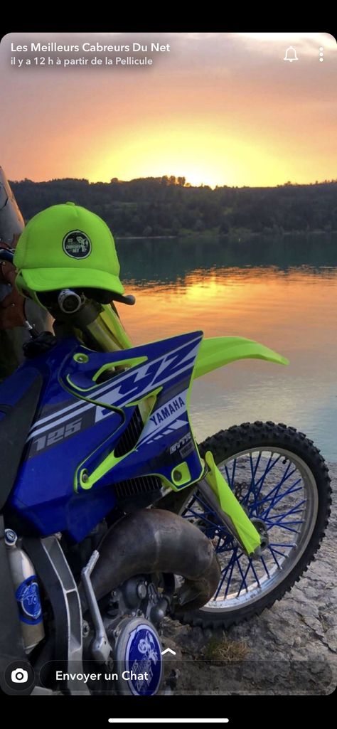 Yamaha 125 YZ bleu jaune fluo les meilleurs cabreurs du net Moto Cross Yamaha, Motocross Photography, Yamaha 125, Dr 650, Moto Yamaha, Motos Yamaha, Cool Dirt Bikes, Image Moto, Motorcycle Aesthetic