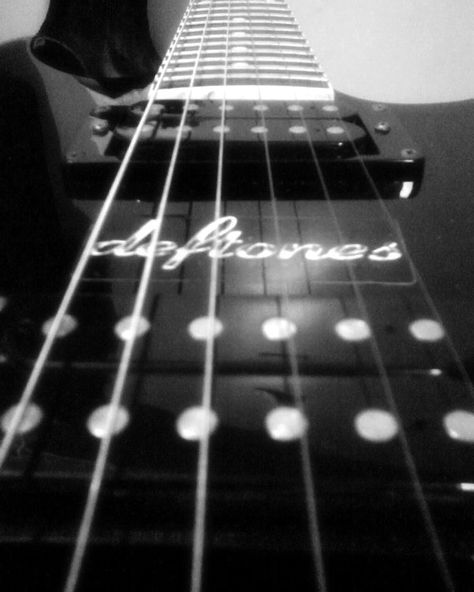 Deftones Black And White, Spotify Collage, Deftones Aesthetic, Night Art, Screen Savers, Video Editor, Electric Guitar, Music Instruments, Guitar