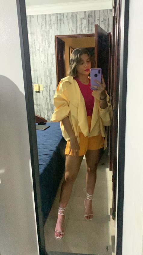 Ropa amarilla y rosada
Colorful outfits Yellow Outfit, Seasonal Fashion, Party Outfit, Sweater Dress, Cute Outfits, Mirror Selfie, Yellow, Clothes