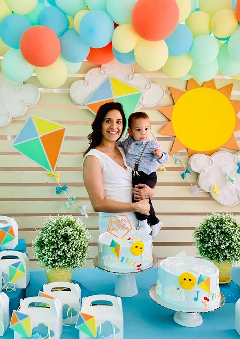 Kite Theme Birthday Decoration, Kite Party Decorations, Kite Theme Baby Photoshoot, Kite Birthday Party Ideas, One In The Sun First Birthday, Sun Themed Birthday Party, Kite Birthday Party, Kite Party, Half Birthday Baby