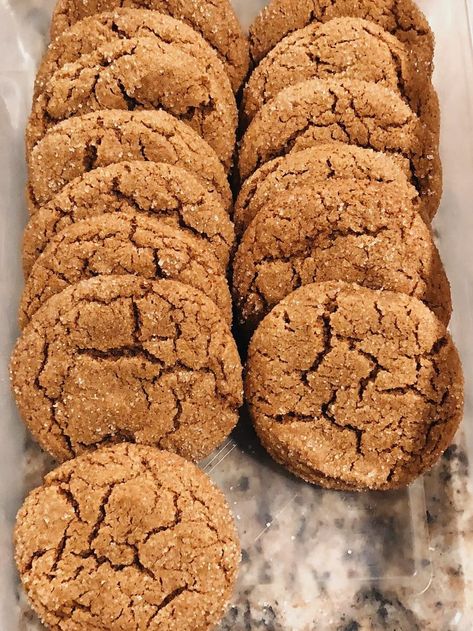 Ginger Snaps Recipe, Crackle Cookies, Molasses Cookies, Ginger Cookies, Recipe From Scratch, Cookie Scoop, Simple Recipes, Molasses, Cookie Desserts