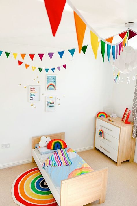 Rainbow Toddler Room, Rainbow Bedroom Decor, Creative Accent Wall Ideas, Wallpaper Farm, Rainbow Themed Room, Rainbow Decor Bedroom, Creative Accent Wall, Rainbow Room Decor, Farm Hacks