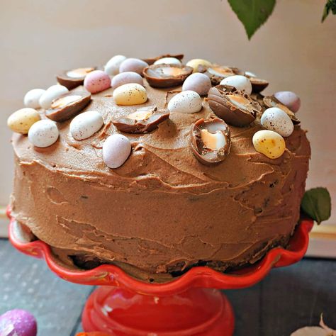 Easter Chocolate Cake - My Gorgeous Recipes Lemon Drizzle Muffins, Easter Chocolate Cake, Mascarpone Buttercream, Dessert Mascarpone, Chocolate Mascarpone, Chocolate Easter Cake, Fudgy Cake, Chicken And Mushroom Pie, Creme Eggs