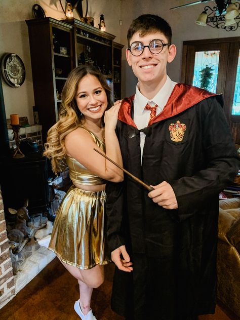 Harry Potter And Snitch Costume, Harry Potter And Golden Snitch Costume, Harry Potter Couples Costumes, Harry Potter Costume For Women, Harry Potter Couple Costume, Golden Snitch Costume, Snitch Costume, Diy Golden Snitch, Easy Diy Couples Costumes