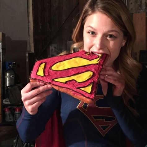 Supergirl Cakes, Supergirl Costume, Supergirl Superman, Supergirl Tv, Melissa Supergirl, Kara Danvers Supergirl, Supergirl Dc, Supergirl And Flash, Agent Carter