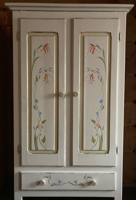 Painting On Furniture Aesthetic, Cottage Core Wardrobe Furniture, Vintage Floral Furniture, Paint Design On Furniture, Painting Ideas For Bookshelves, Painted Door Flowers, Hand Painted Wardrobe Ideas, Flower Painted Cabinets, Painting A Chest Of Drawers