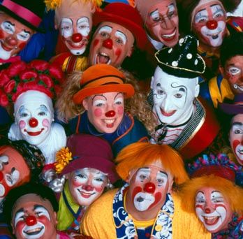 awesome clowns - Google Search Circus Pictures, Ringling Brothers Circus, Ringling Brothers, Pierrot Clown, Guinness Book Of World Records, Clowns Funny, Send In The Clowns, Clown Faces, Circus Clown