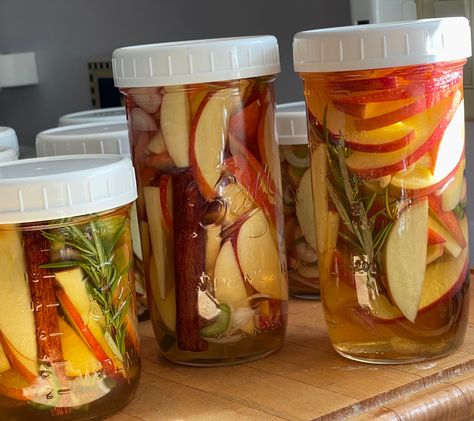 Pickled Apples Slices, Pickled Apples Recipe, Pickles Apples, Spiced Apple Jelly, How To Use Star Anise, Apple Peal Jam, Pickled Apples, Mulled Cider, Gala Apples