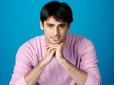 Varun kapoor.... How cute!!! Varun Kapoor, Gautam Rode, Colors Show, Helly Shah, Shaheer Sheikh, Ideal Man, Star Cast, Competitor Analysis, Free Plan