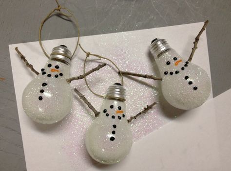 Snowman Ornament Light Bulb Crafts, Snowmen Ornaments, Light Bulb Ornaments, Snowman Christmas Ornaments, Ornament Tutorial, Snowman Crafts, Snowman Ornaments, Winter Crafts, Xmas Crafts