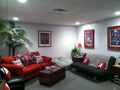 Alabama Bedroom Decor - Best Interior Paint Colors Check more at http://mindlessapparel.com/alabama-bedroom-decor/ Crimson Tide Decor, Alabama Room, Alabama Decor, Football Rooms, Cave Room, Football Family, Alabama Football Roll Tide, Den Ideas, Bama Football