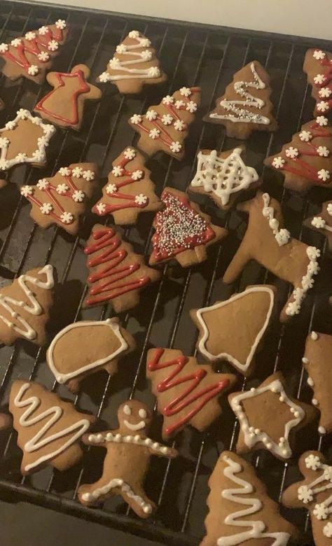 Pastry Aesthetic, Cookies Aesthetic, Happy Belly, Instant Gratification, Cosy Christmas, Christmas Feeling, Aesthetic Christmas, Foodie Gifts, Christmas Mood