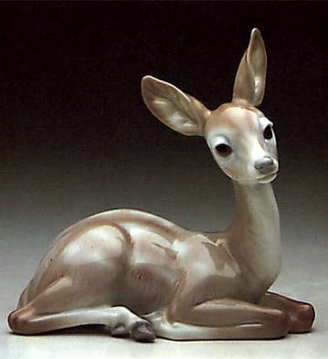 Deer Sitting Lladró Deer Sitting, Female Deer, Deer Figurines, Deer Drawing, Lladro Porcelain, Sitting Poses, Character Poses, Decorative Glass, Christmas 2014