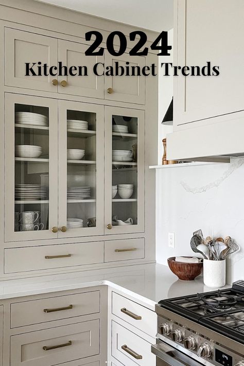 Kitchens With Big Island, Timeless Kitchen Cabinets, Kitchen Counter Design, Beige Kitchen Cabinets, Island Kitchens, Cabinet Trends, Timeless Kitchen Design, Kitchens Modern, Kitchen Cabinet Trends